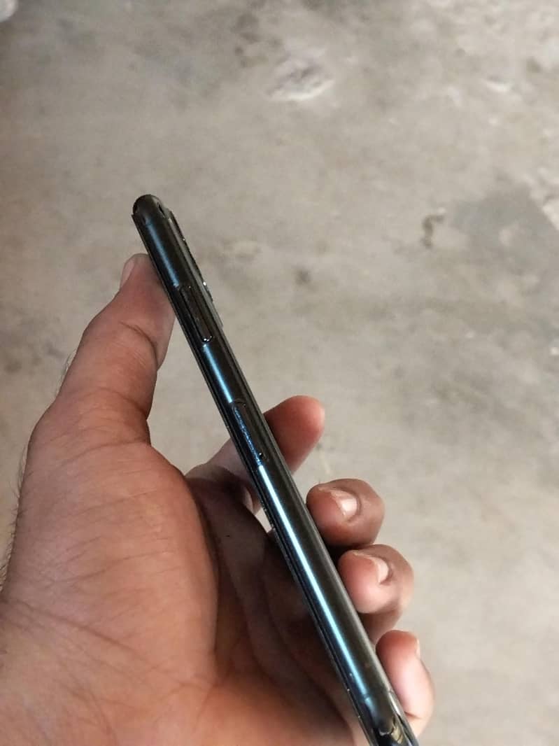iPhone 11 Pro Max 4