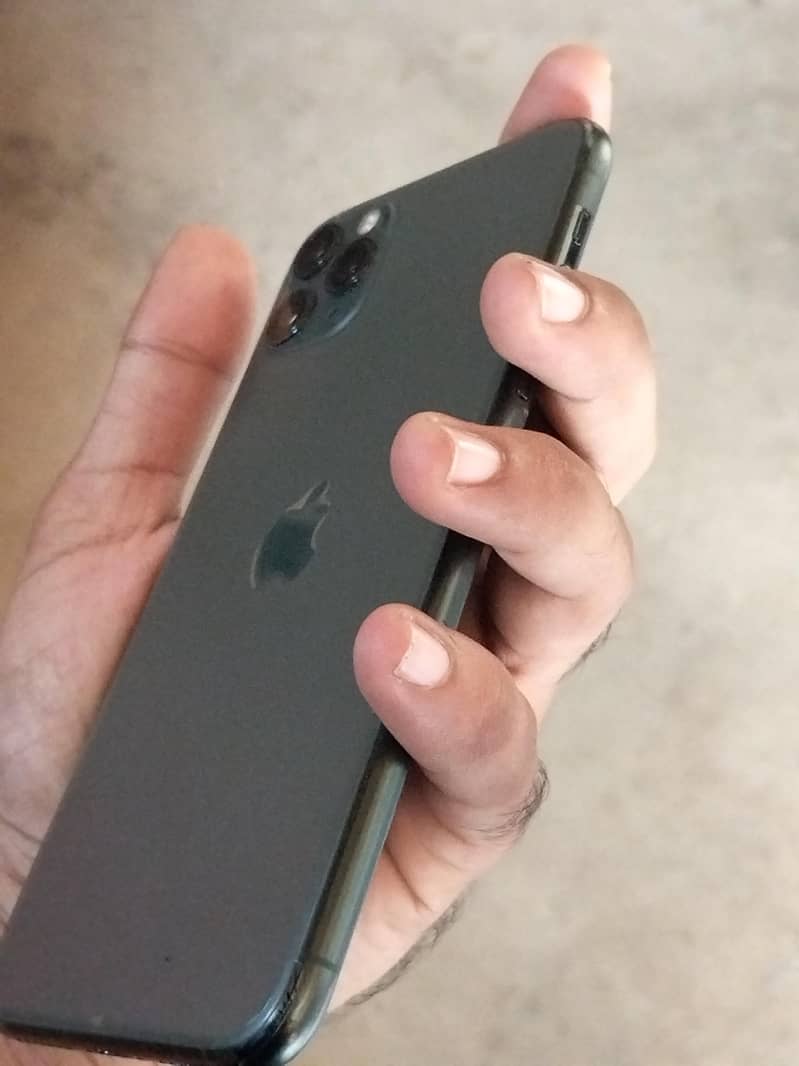 iPhone 11 Pro Max 12