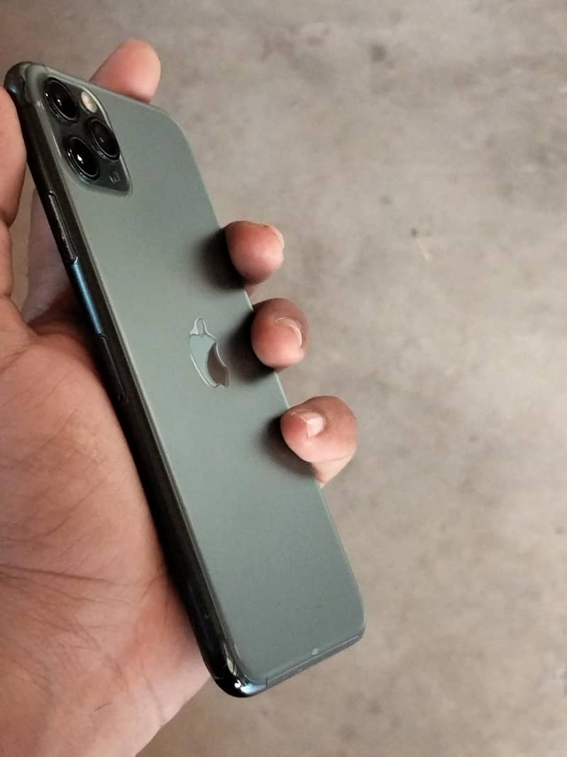 iPhone 11 Pro Max 13
