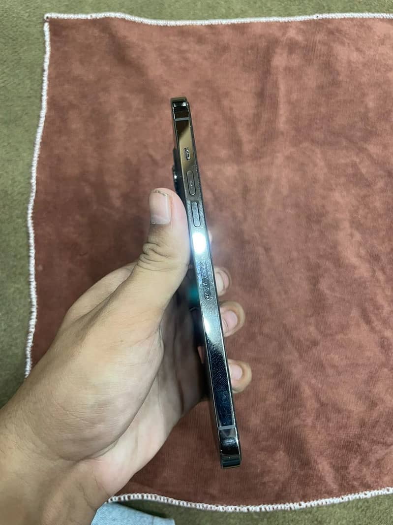 Apple iPhone 12 Pro Max 4
