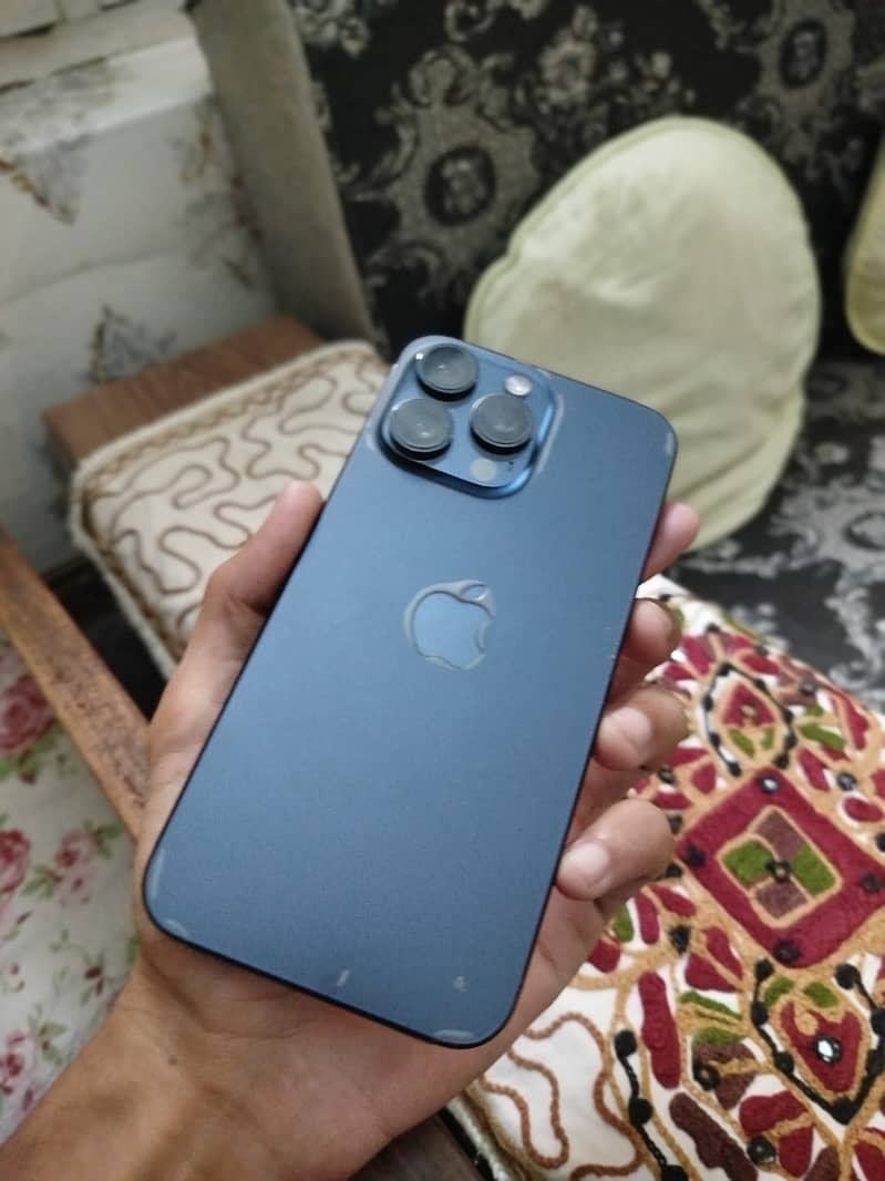 Apple iPhone 15 Pro Max 5
