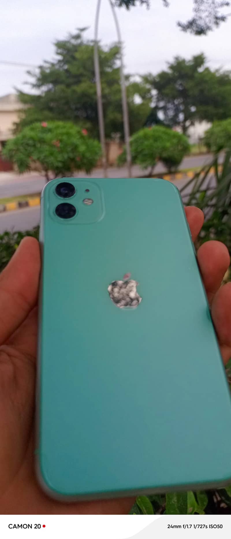 Apple iPhone 11 4