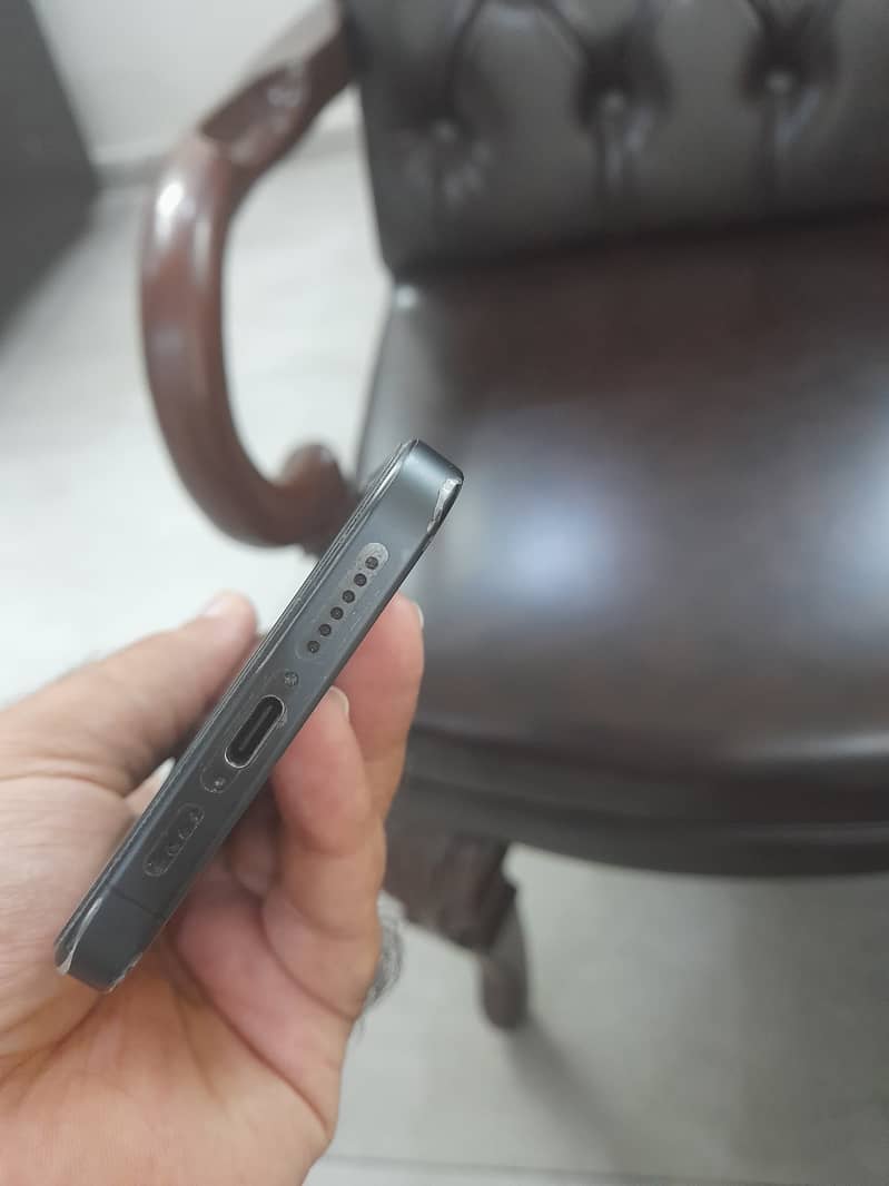 Apple iPhone 15 Pro Max 4
