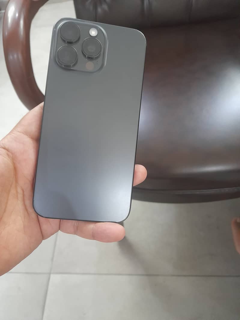 Apple iPhone 15 Pro Max 9