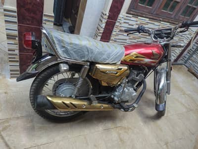 125 golden only 1180 km driven like new
