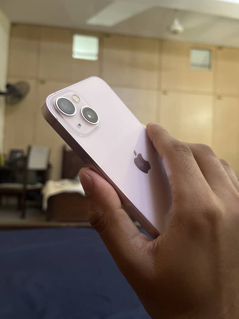 Apple iPhone 13 10