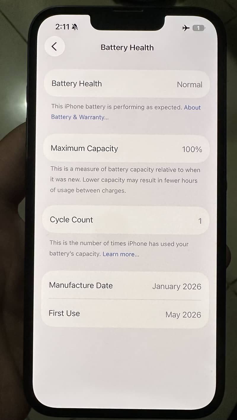 Apple iPhone 16e 3