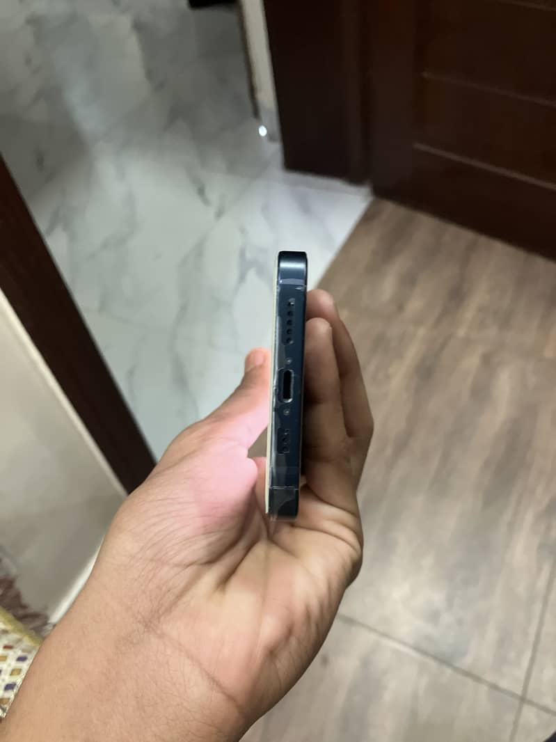 Apple iPhone 13 5