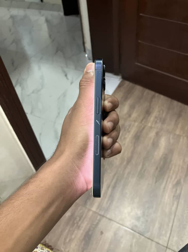 Apple iPhone 13 7