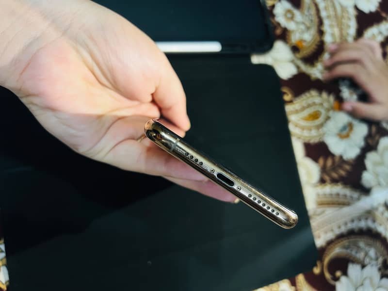 Apple iPhone 11 Pro Max 2