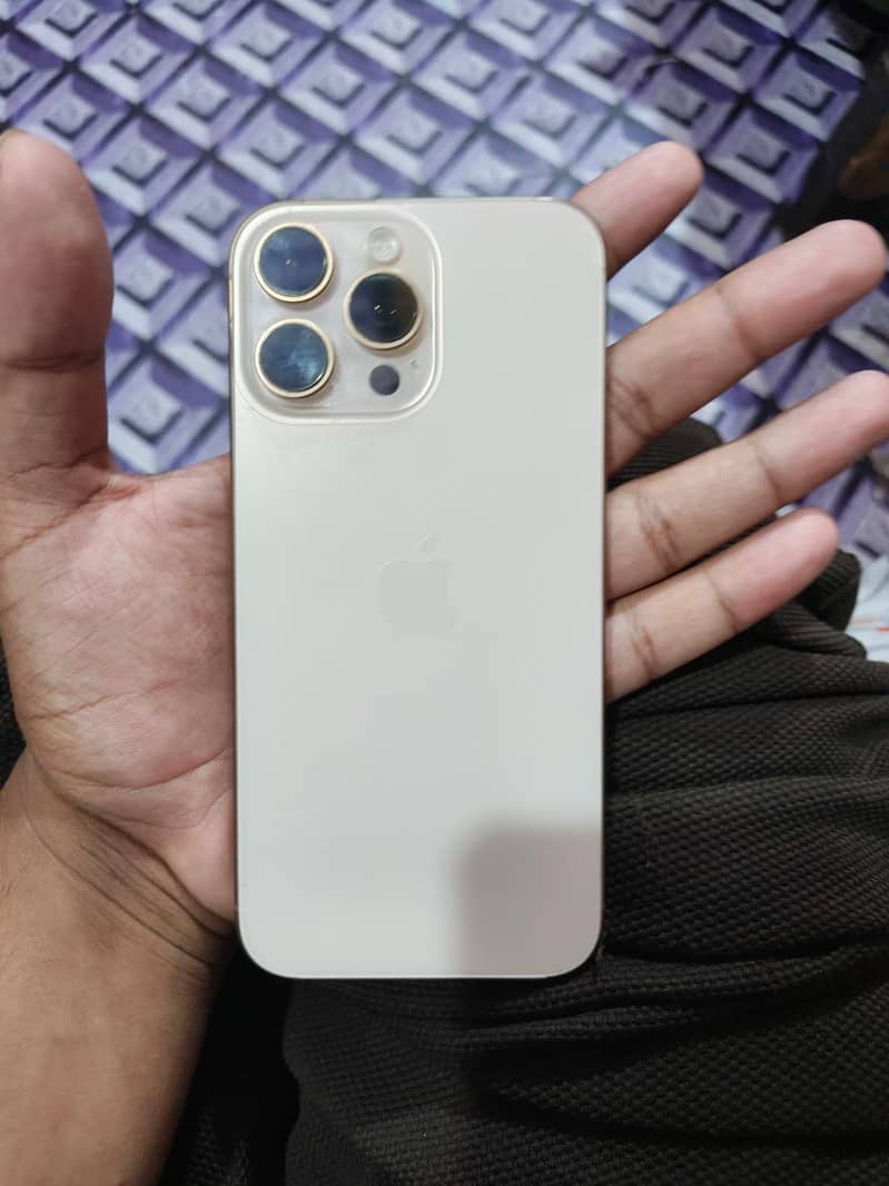 Apple iPhone 16 Pro Max 0