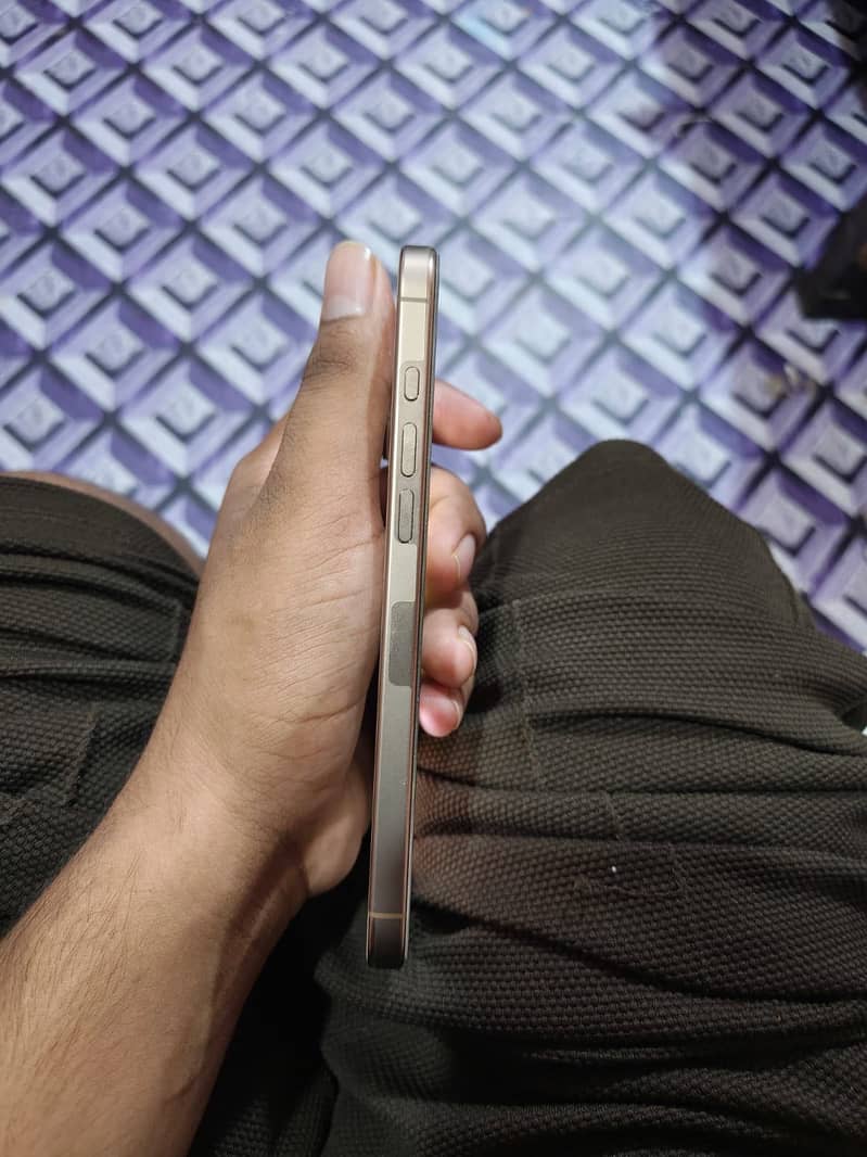 Apple iPhone 16 Pro Max 3