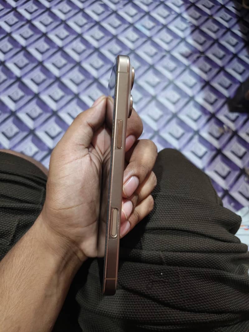 Apple iPhone 16 Pro Max 5