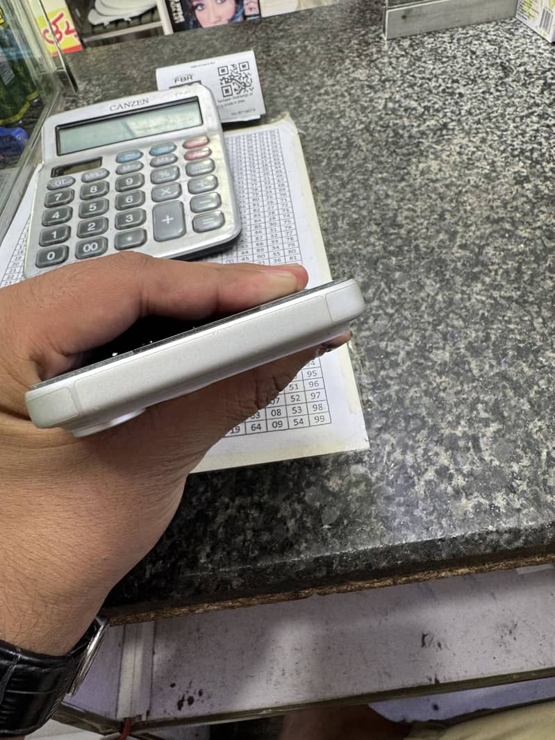 Apple iPhone 17 Pro Max 5