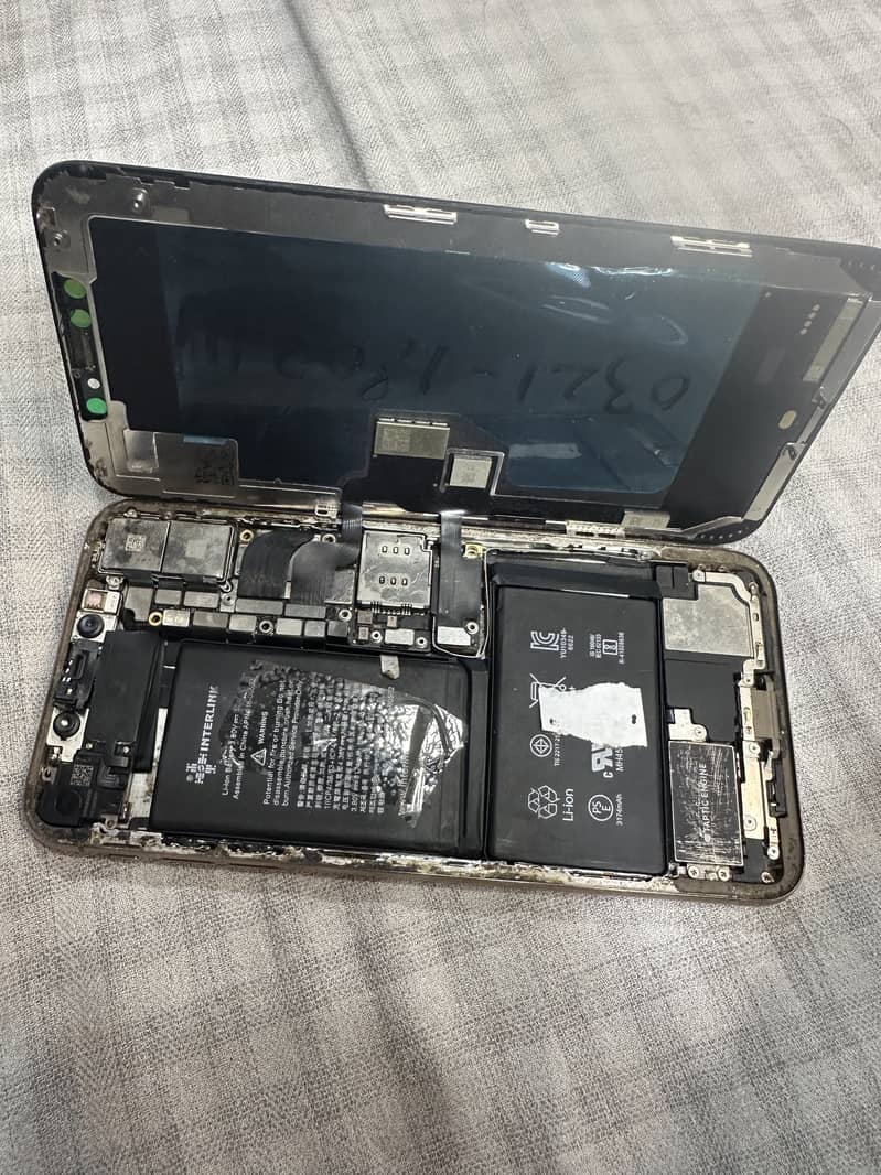 Apple iPhone XS Max 0