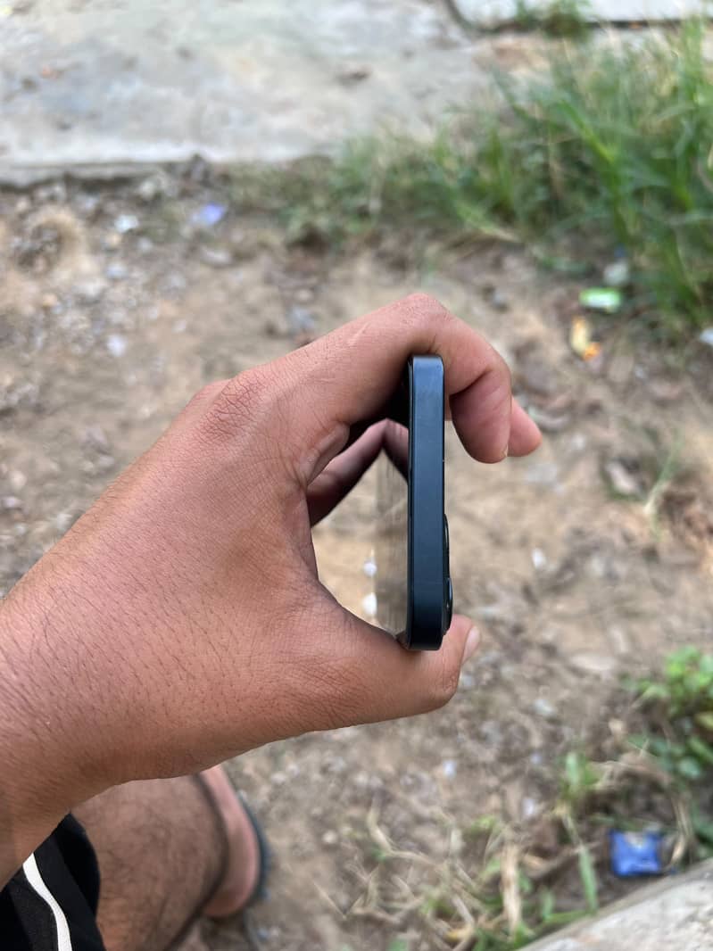 Apple iPhone 13 0