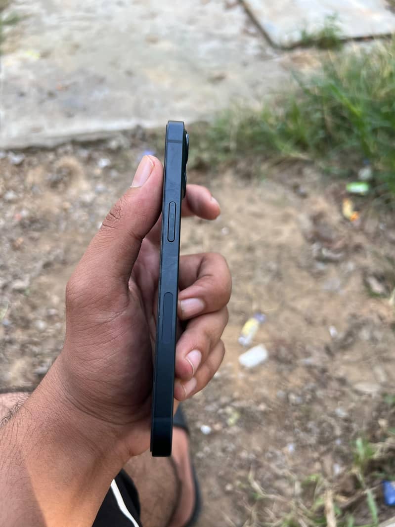 Apple iPhone 13 2