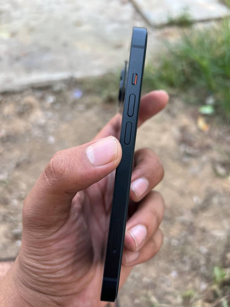 Apple iPhone 13 4