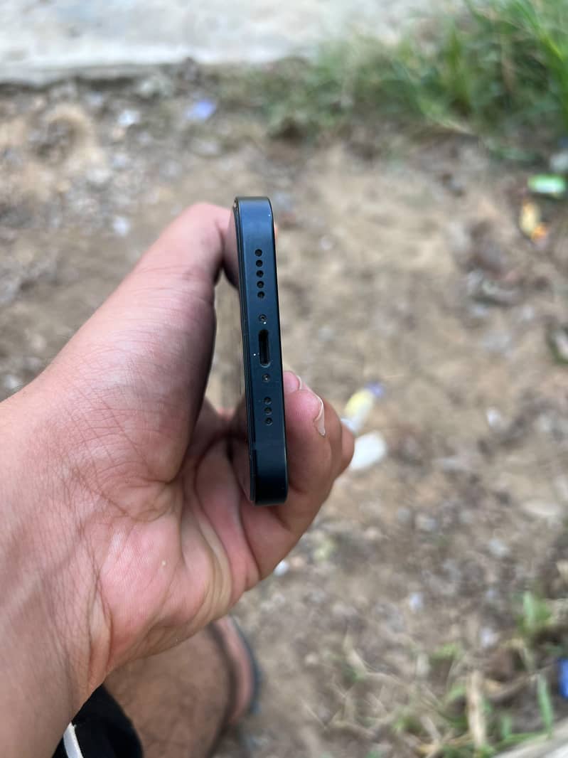 Apple iPhone 13 5