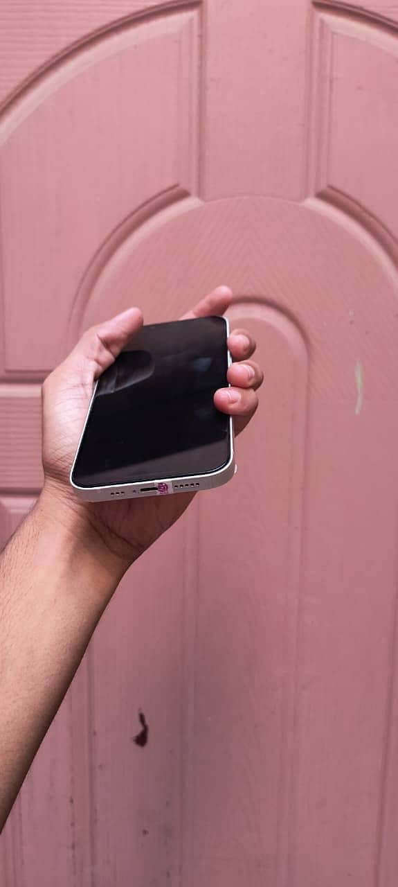 Apple iPhone 13 2