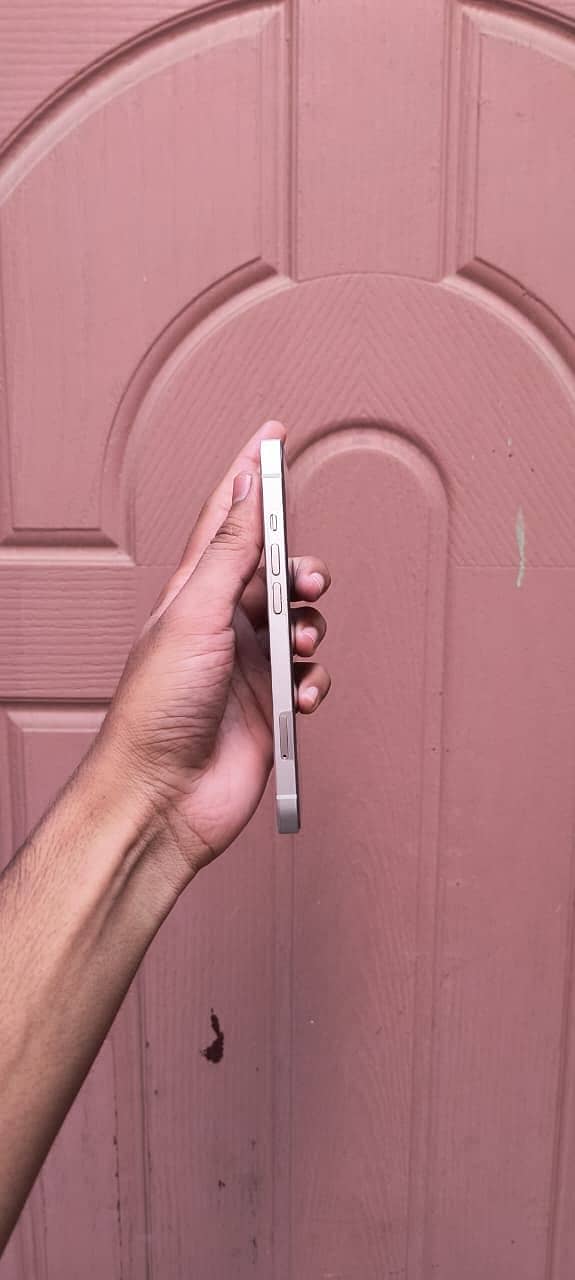 Apple iPhone 13 4