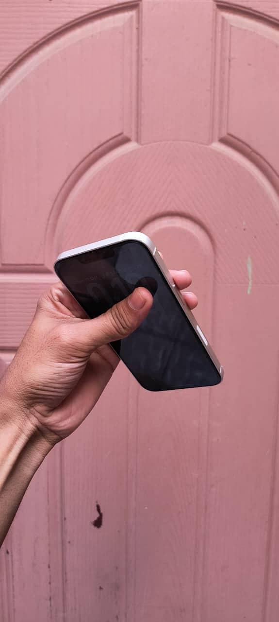 Apple iPhone 13 5