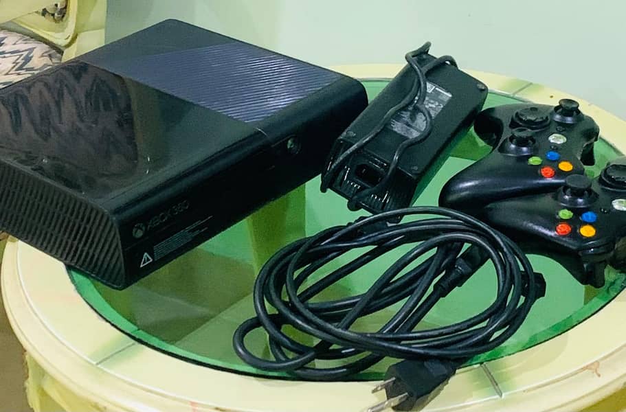 XBox 360 E 1
