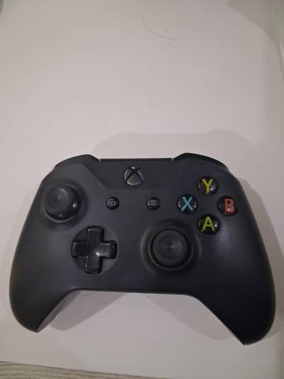 Xbox One S Wireless Controller 9/10 Condition works with series x & s
