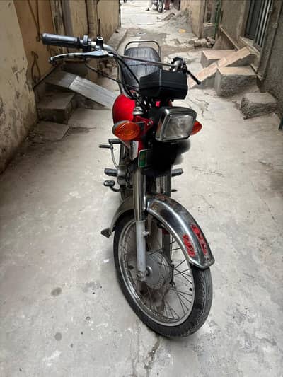 cd70 bike full good condition 10 by 10