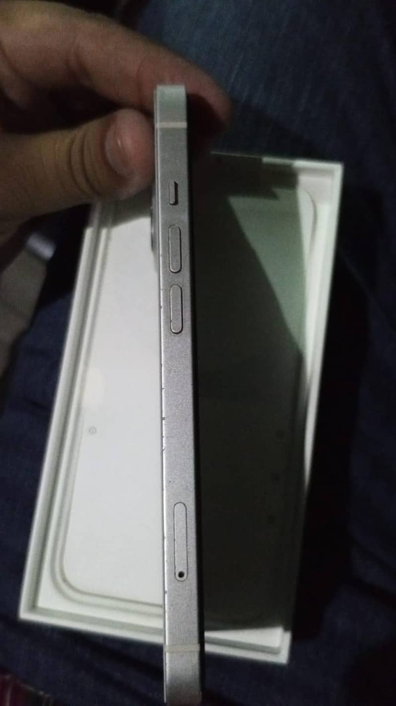 Apple iPhone 13 3