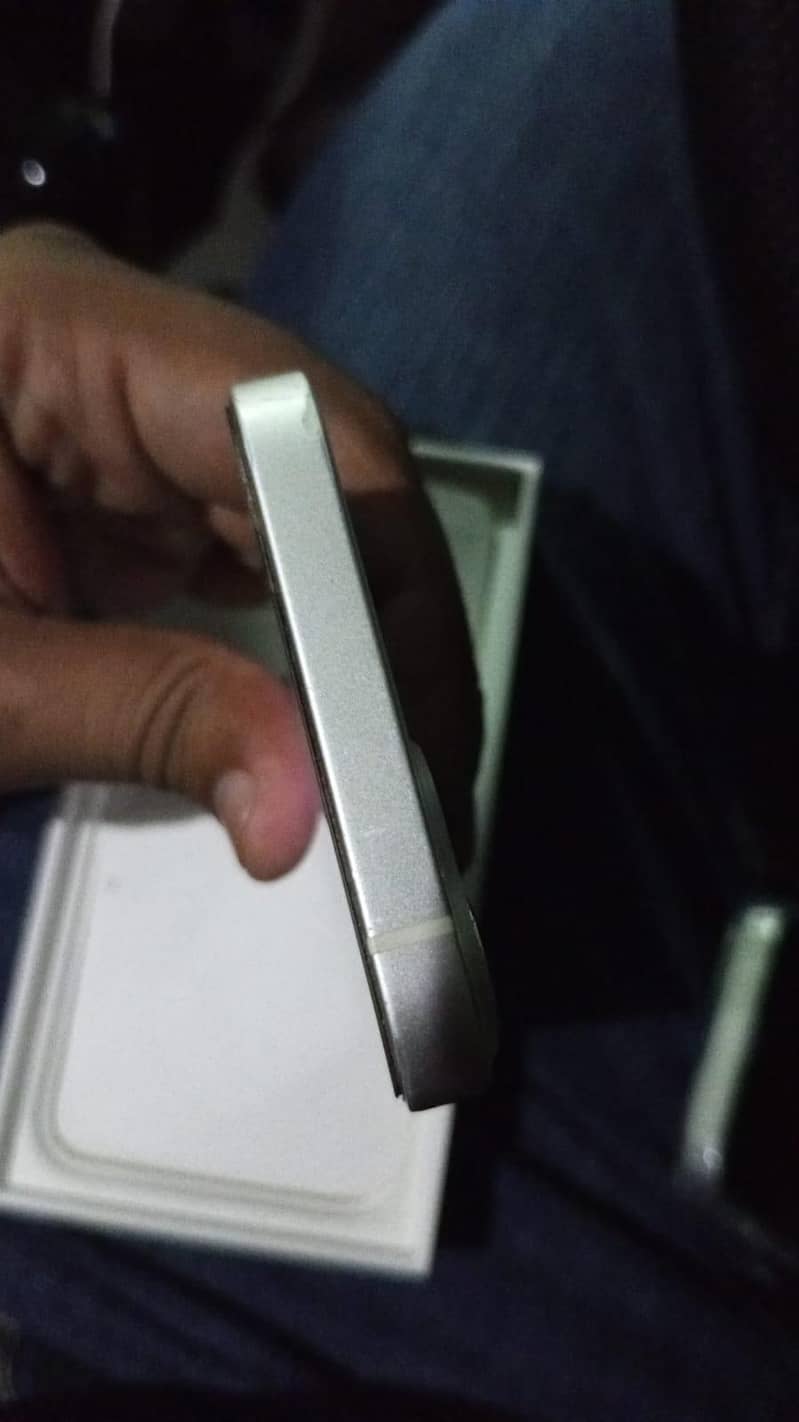 Apple iPhone 13 4