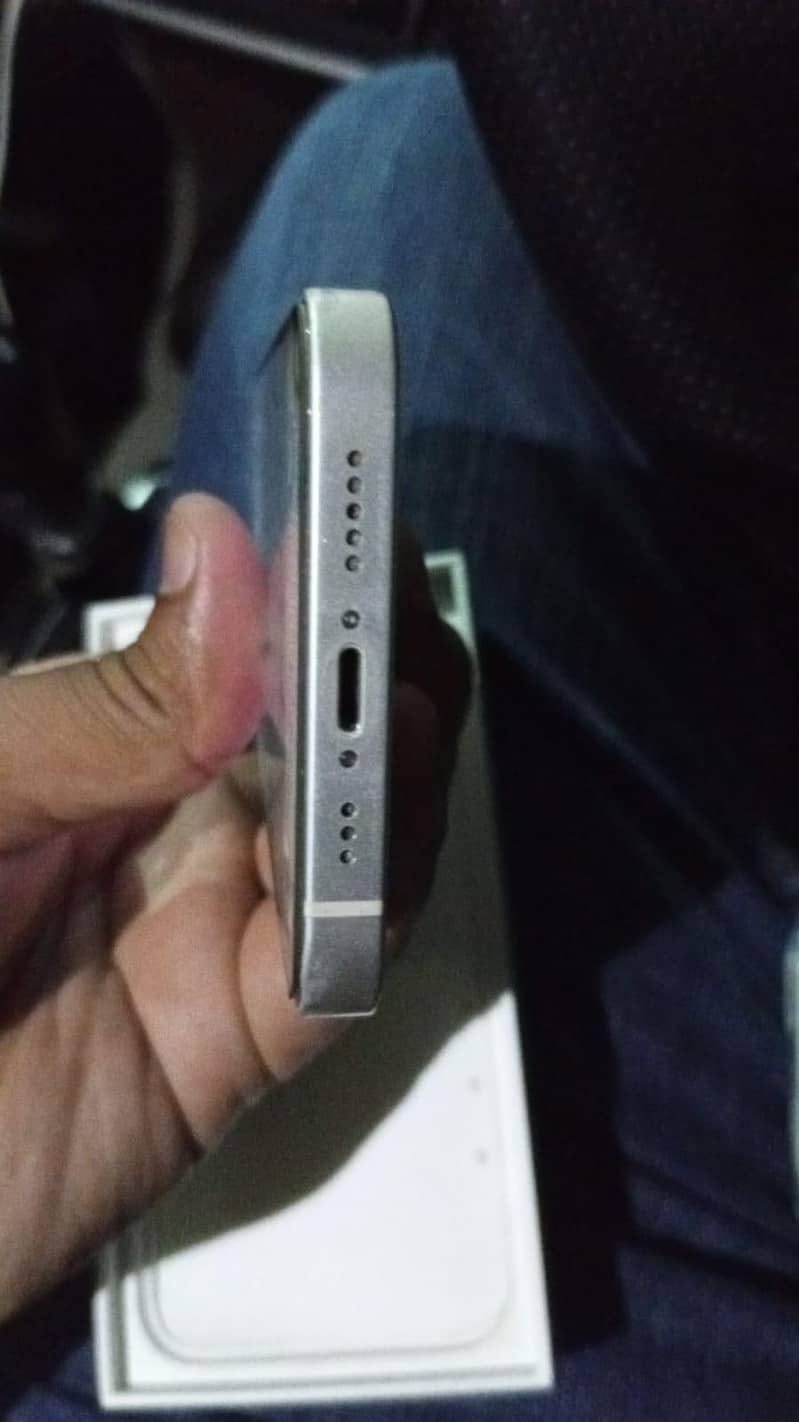 Apple iPhone 13 5
