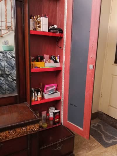 ​Wooden Dressing Table for Sale in Good Condition