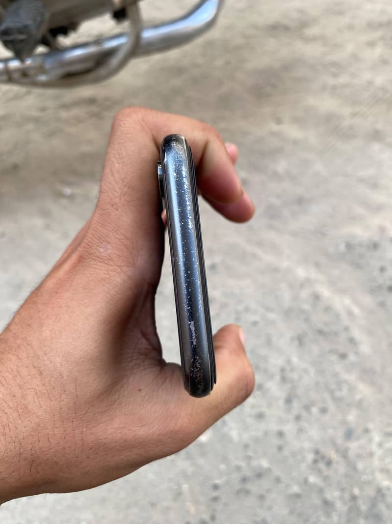 Apple iPhone X 4
