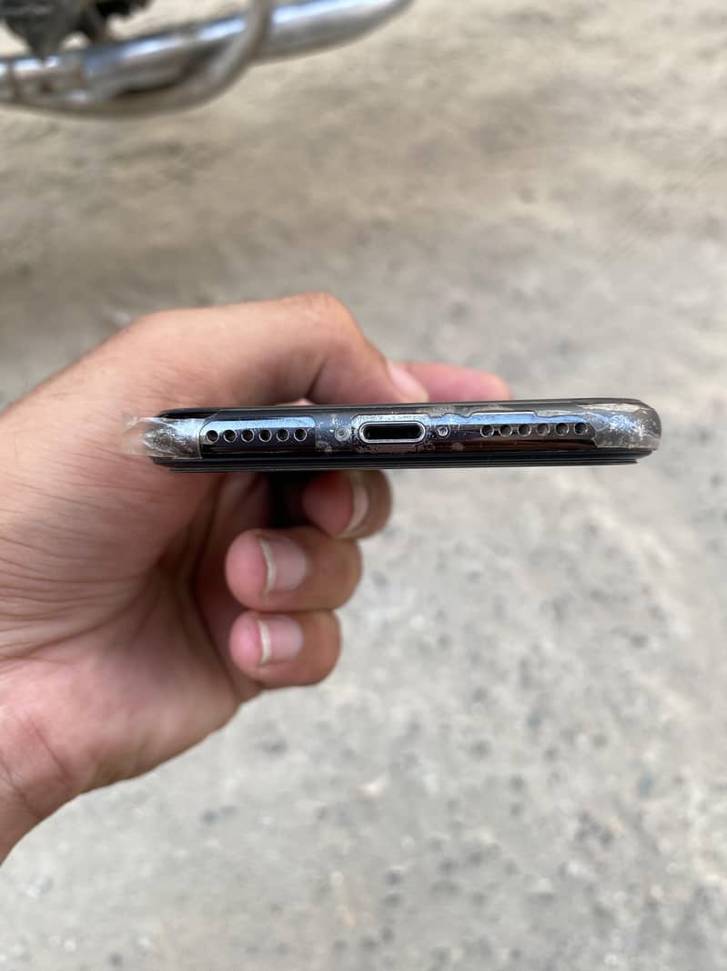 Apple iPhone X 5