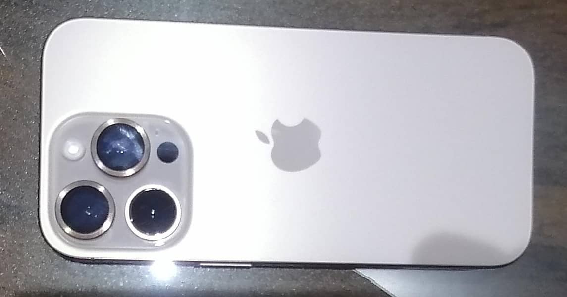 Iphone 16 pro JV 1