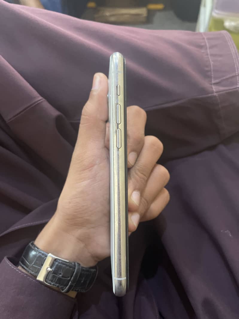 Apple iPhone 11 Pro 2
