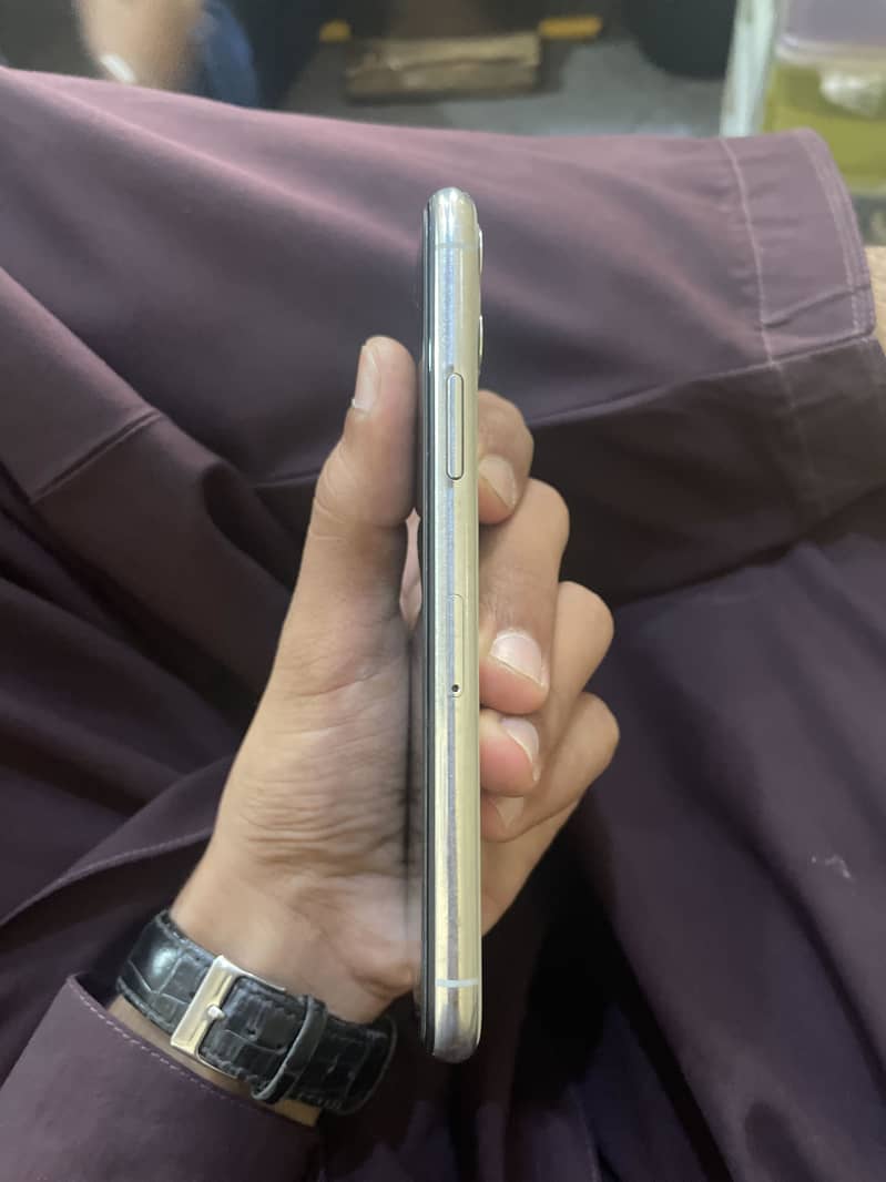 Apple iPhone 11 Pro 3