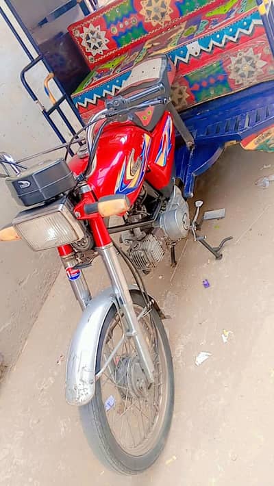 mashallah se new riksha hai all okay ha 03254547330 Whatsapp bhi ha