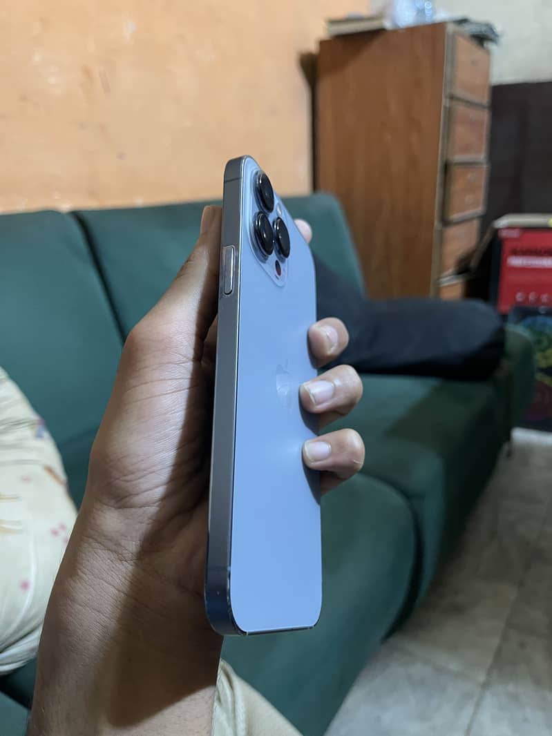 Apple iPhone 13 Pro Max 2