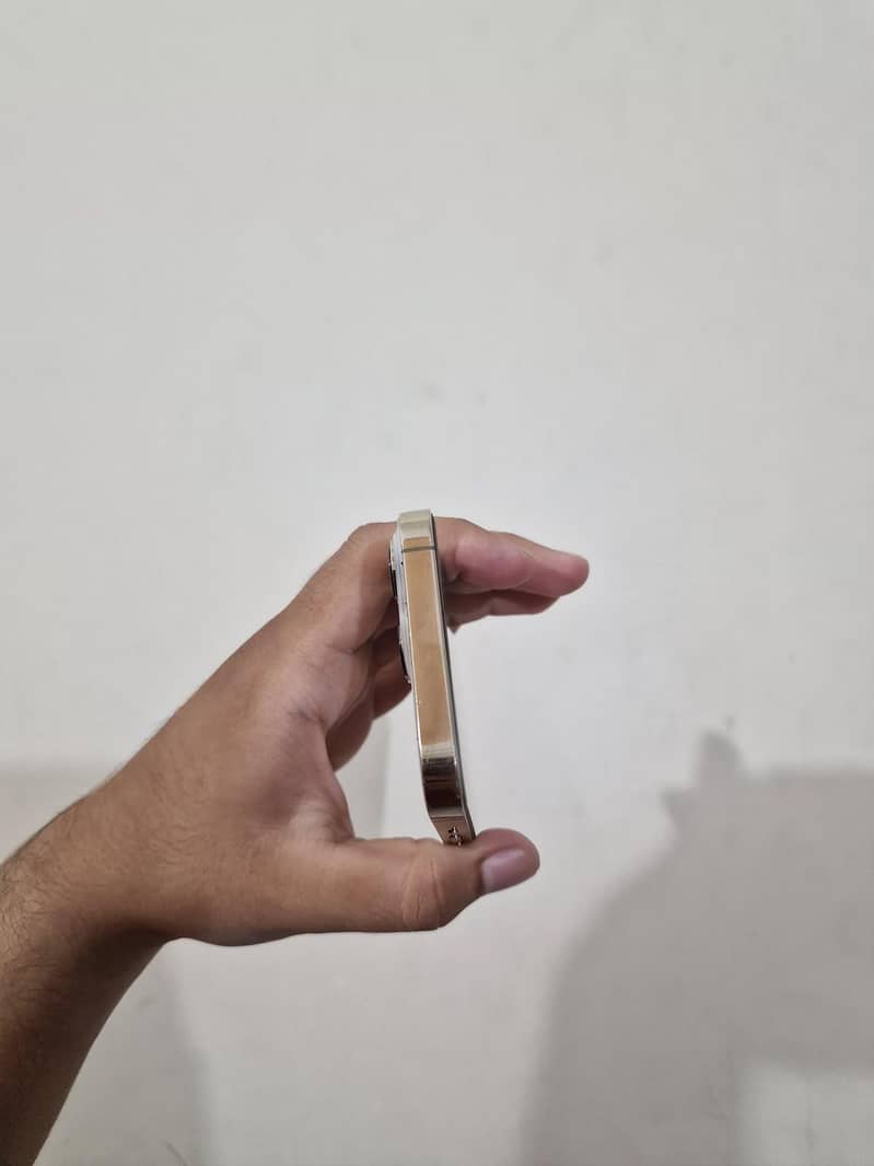 Apple iPhone 13 Pro 4