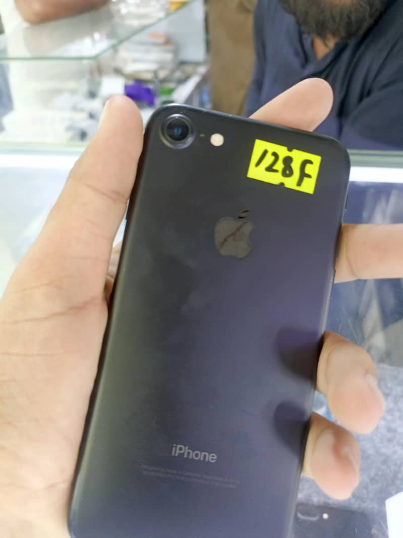 Apple iPhone 7 0