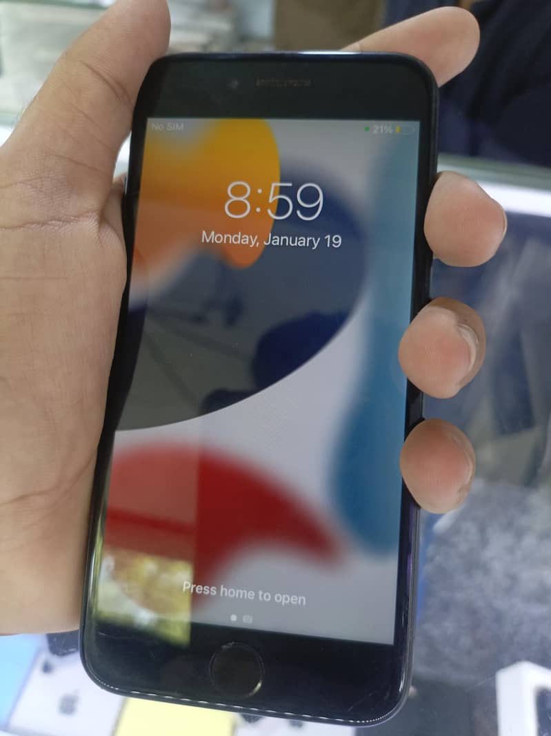 Apple iPhone 7 1