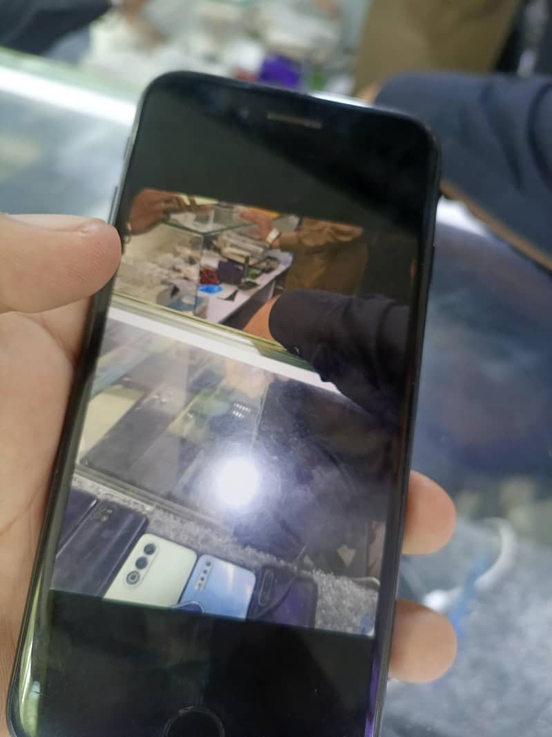 Apple iPhone 7 4