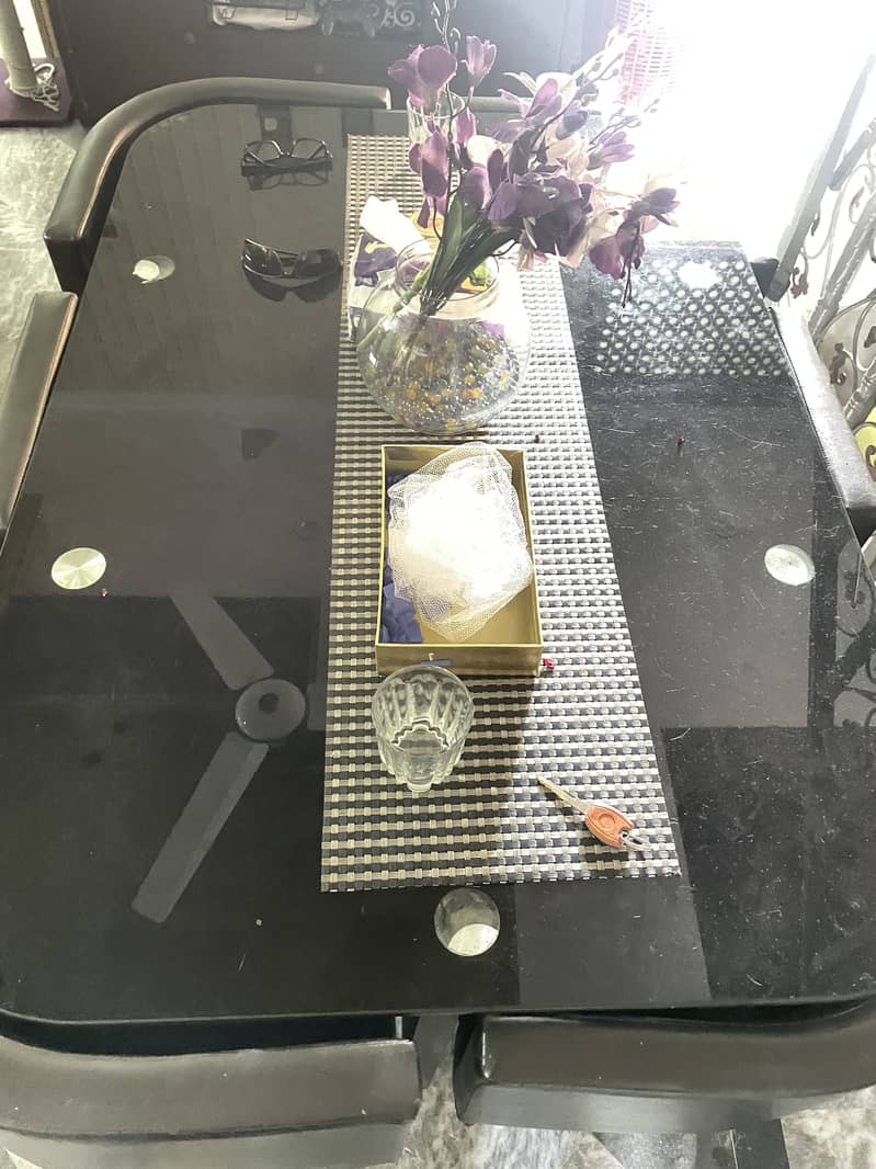 Dining tables 0