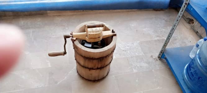 Ice cream maker