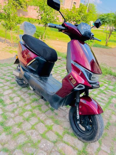 T9 Electric Sports Scooty Metro