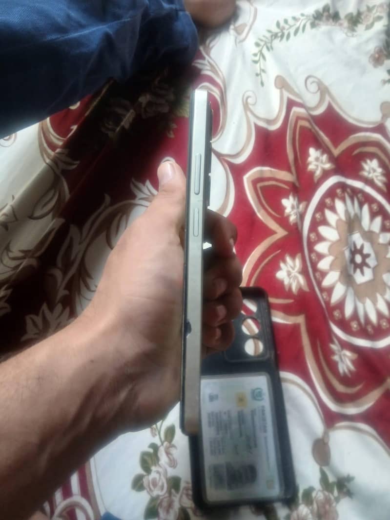 Realme C75 1
