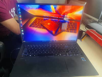 LG Gram 16” i7 11th gen 16gb 512gb