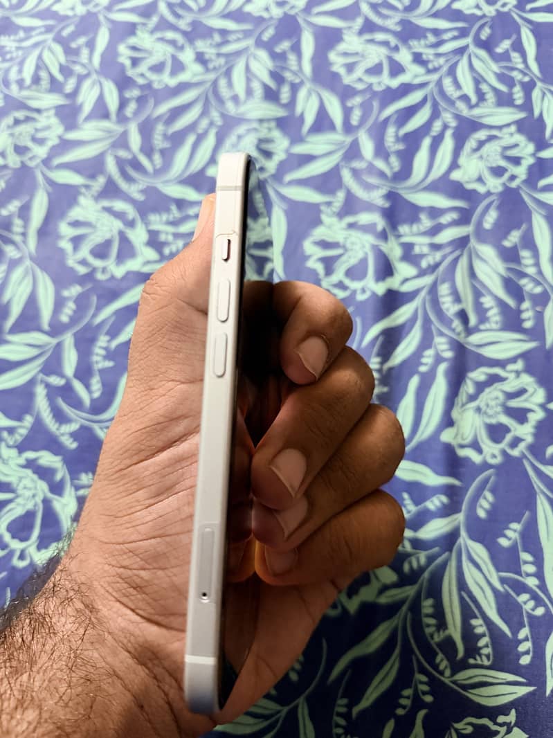 Apple iPhone 15 2